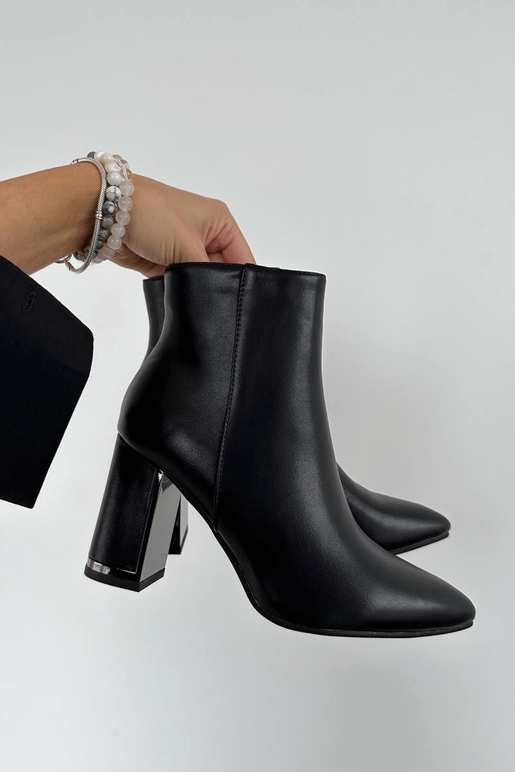 Stivali eleganti chunky a punta in ecopelle