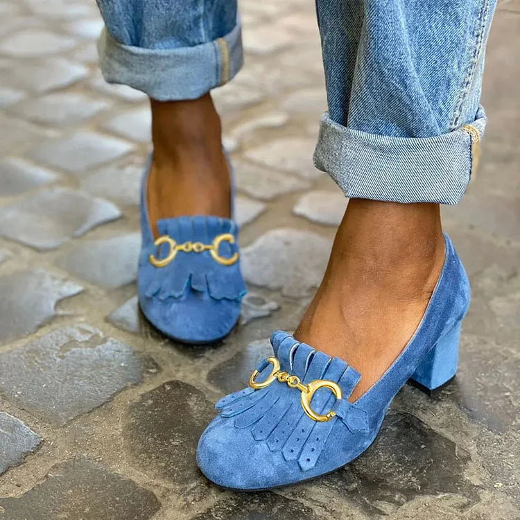 Zapatos de tacón ancho, mate, de punta redonda, con hebilla y flecos