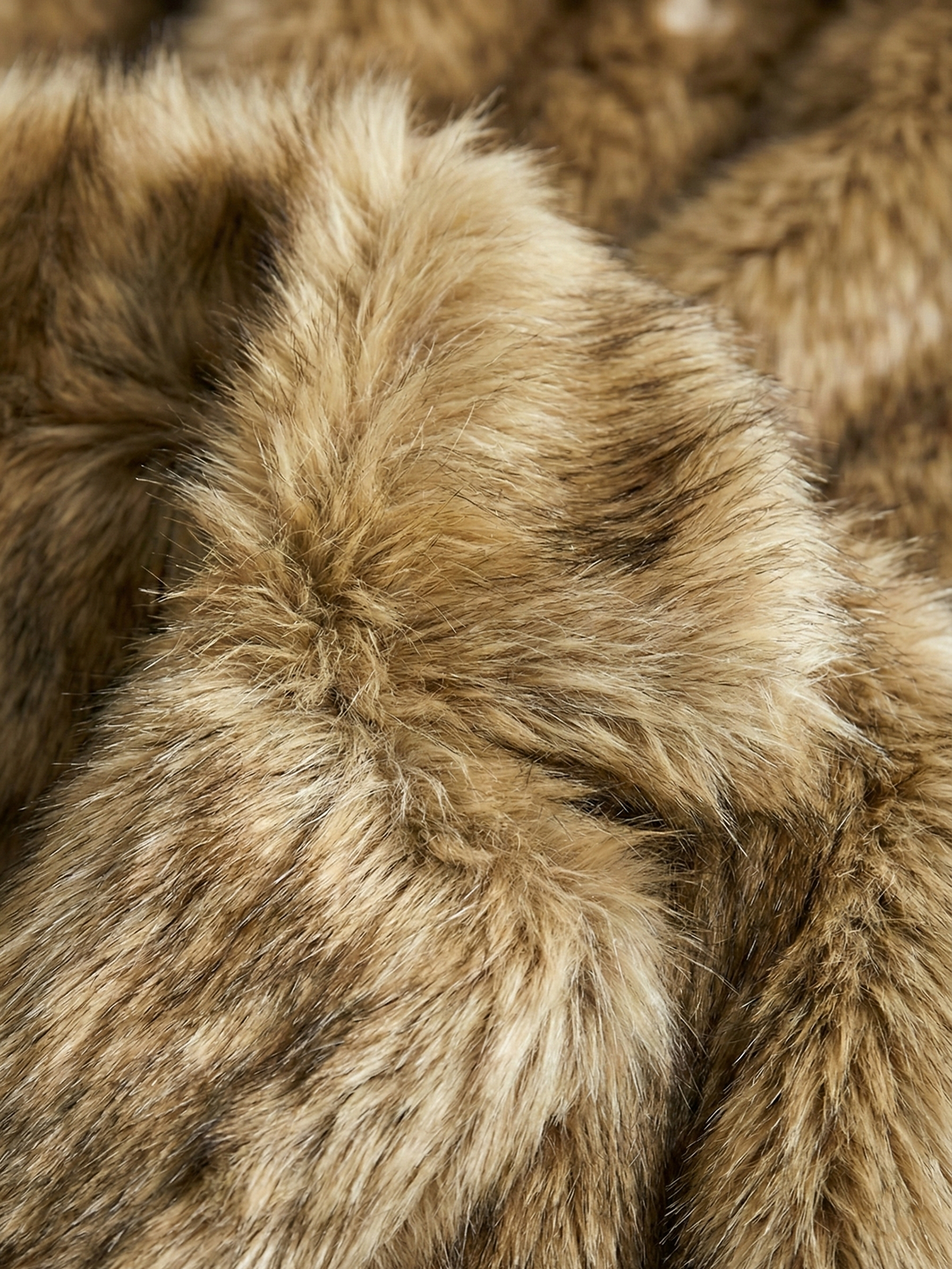 Emily | Chaqueta Corta de Invierno de Pelo Sintético