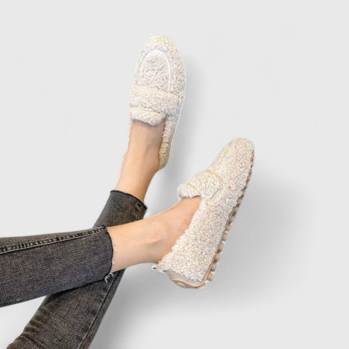 Zapatillas mujer tipo mocasín con forro cálido y suela antideslizante – estilo elegante hogar