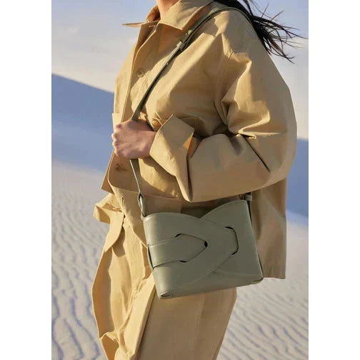Bolso de mano con frontal geométrico — Vera