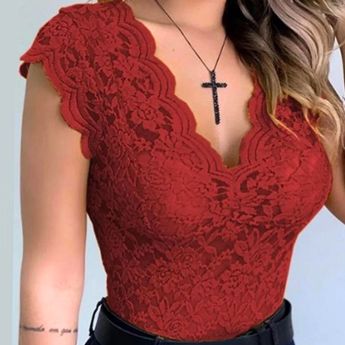 Scallace | Camiseta de Encaje con Escote en V