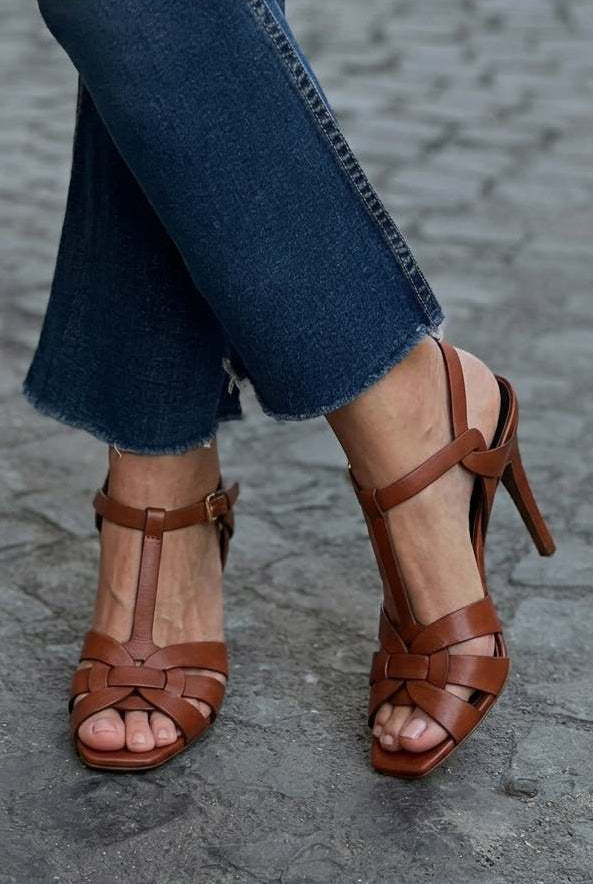 Sandalias Trenzadas de Punta Abierta con Tacón de Aguja y Correa en T [Pre-Order]