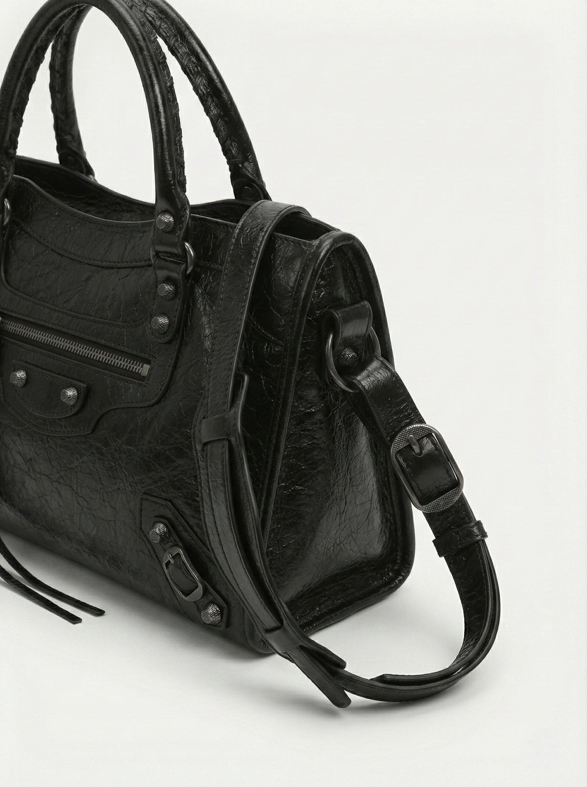 Carmela - Bolso Elegante con Interior Espacioso y Diseño Minimalista