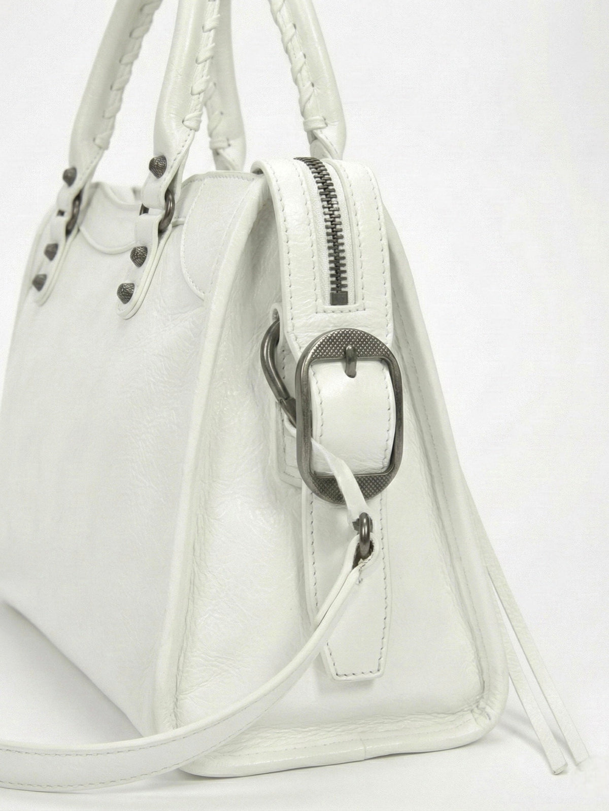 Carmela - Bolso Elegante con Interior Espacioso y Diseño Minimalista