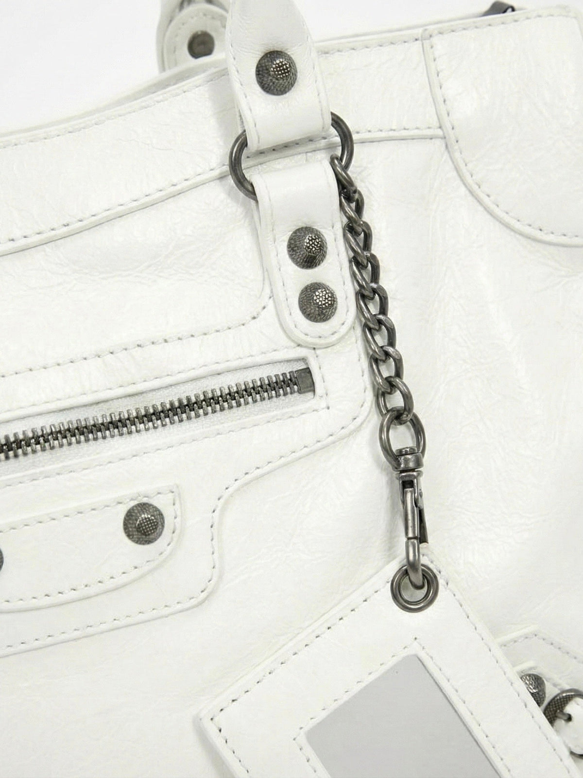 Carmela - Bolso Elegante con Interior Espacioso y Diseño Minimalista