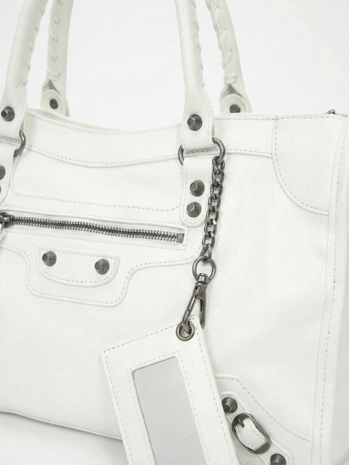 Carmela - Bolso Elegante con Interior Espacioso y Diseño Minimalista
