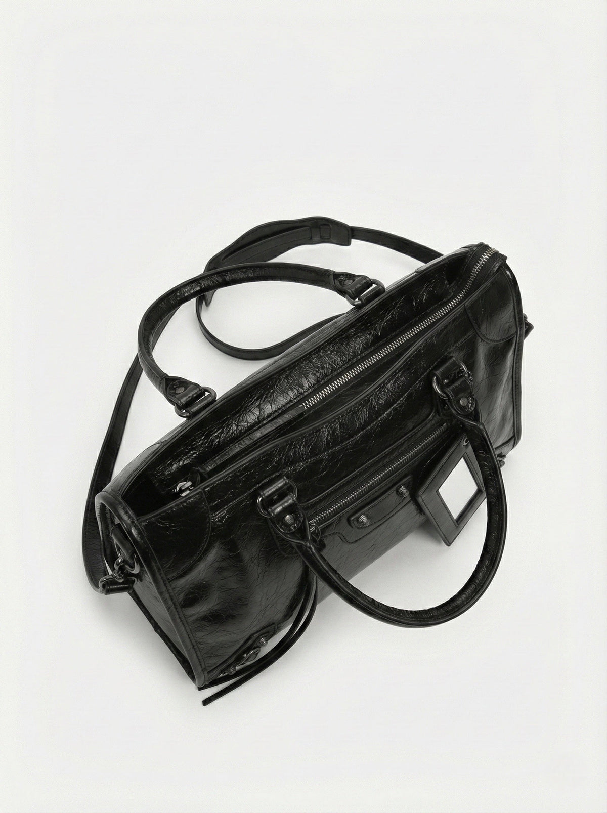 Carmela - Bolso Elegante con Interior Espacioso y Diseño Minimalista
