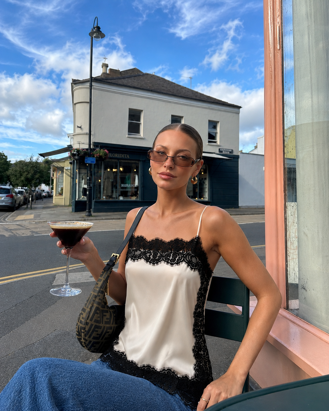 Irina Top con ribete de encaje negro - Blanco