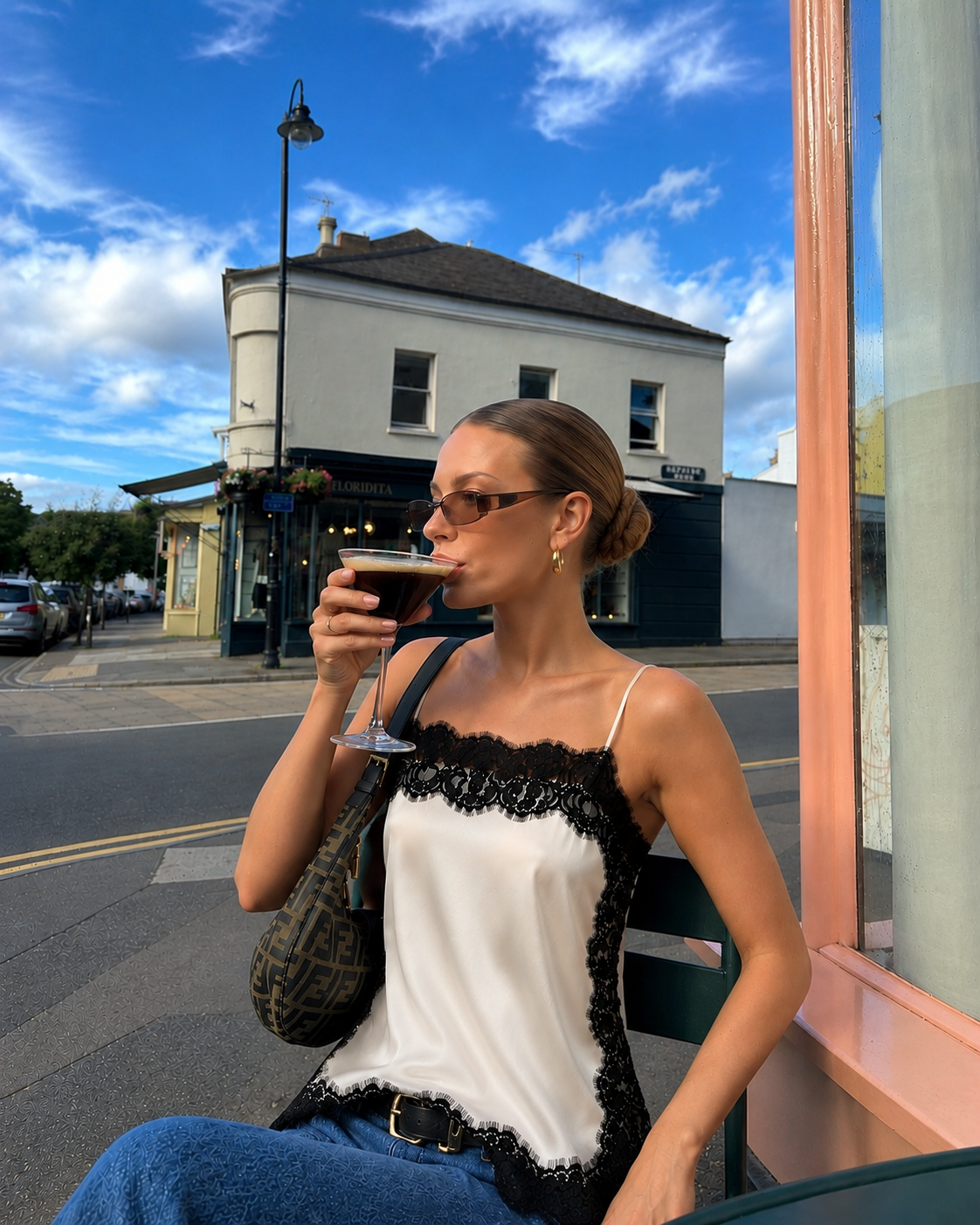 Irina Top con ribete de encaje negro - Blanco