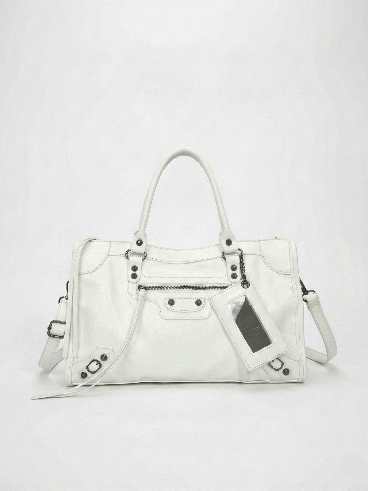 Carmela - Bolso Elegante con Interior Espacioso y Diseño Minimalista