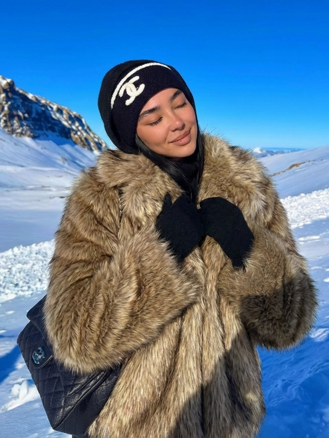 Emily | Chaqueta Corta de Invierno de Pelo Sintético