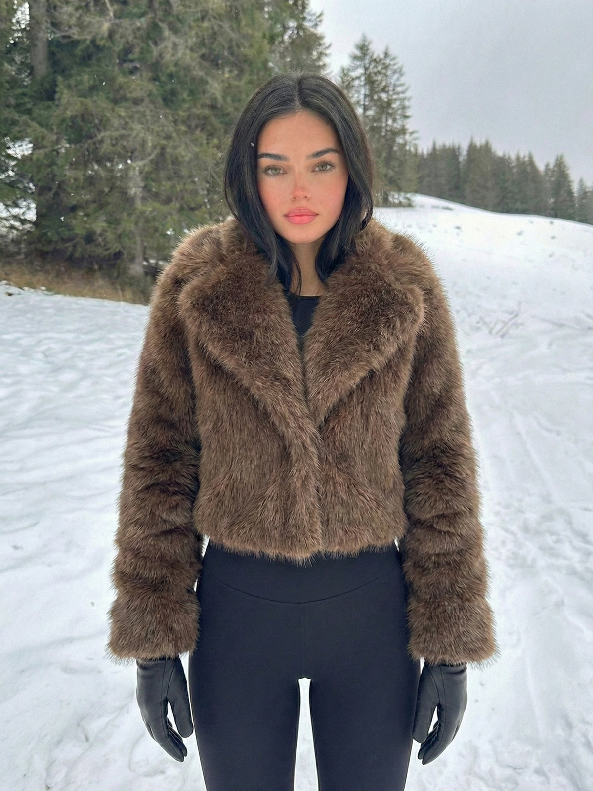 Ayla | Chaqueta Corta de Pelo Sintético con Cuello Ancho