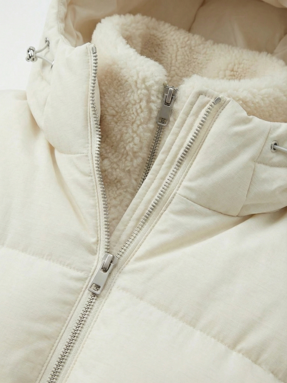 Joane | Chaqueta Corta Acolchada con Capucha y Forro de Pelo