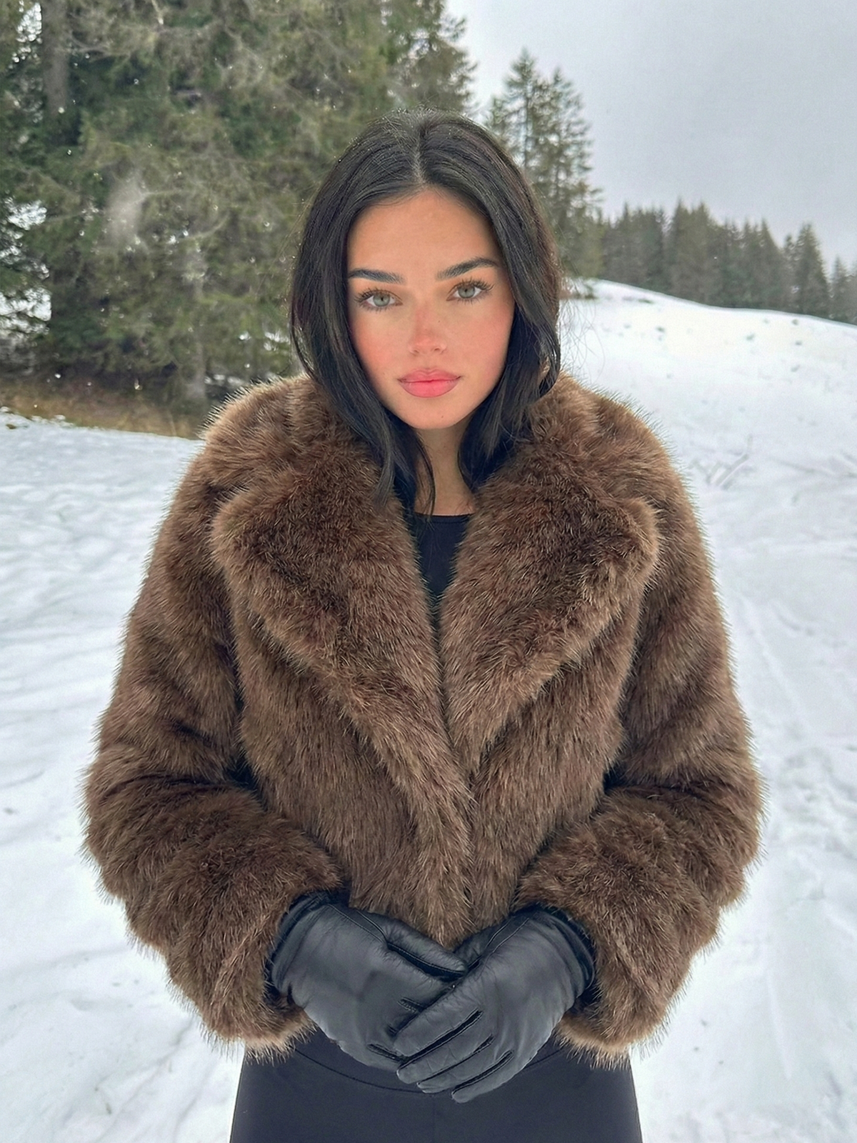 Ayla | Chaqueta Corta de Pelo Sintético con Cuello Ancho