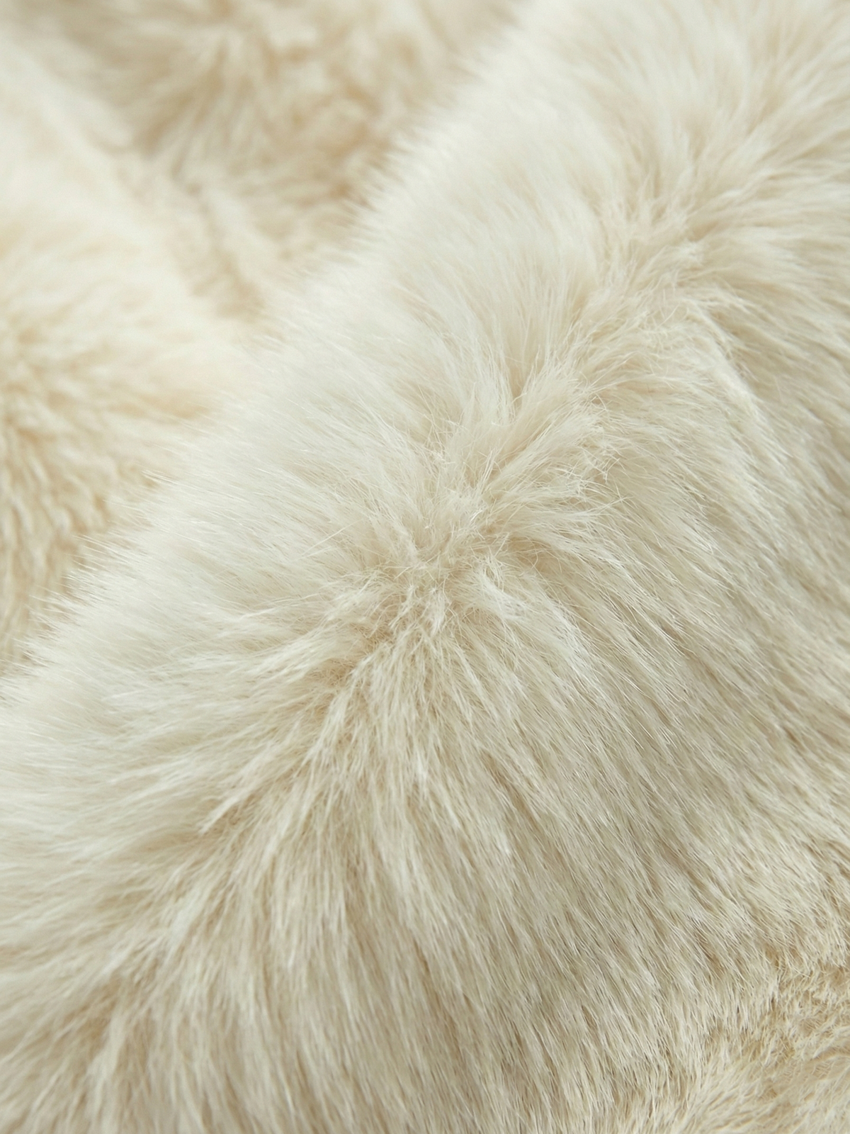 Athena | Abrigo Llamativo con Capucha de Pelo Sintético