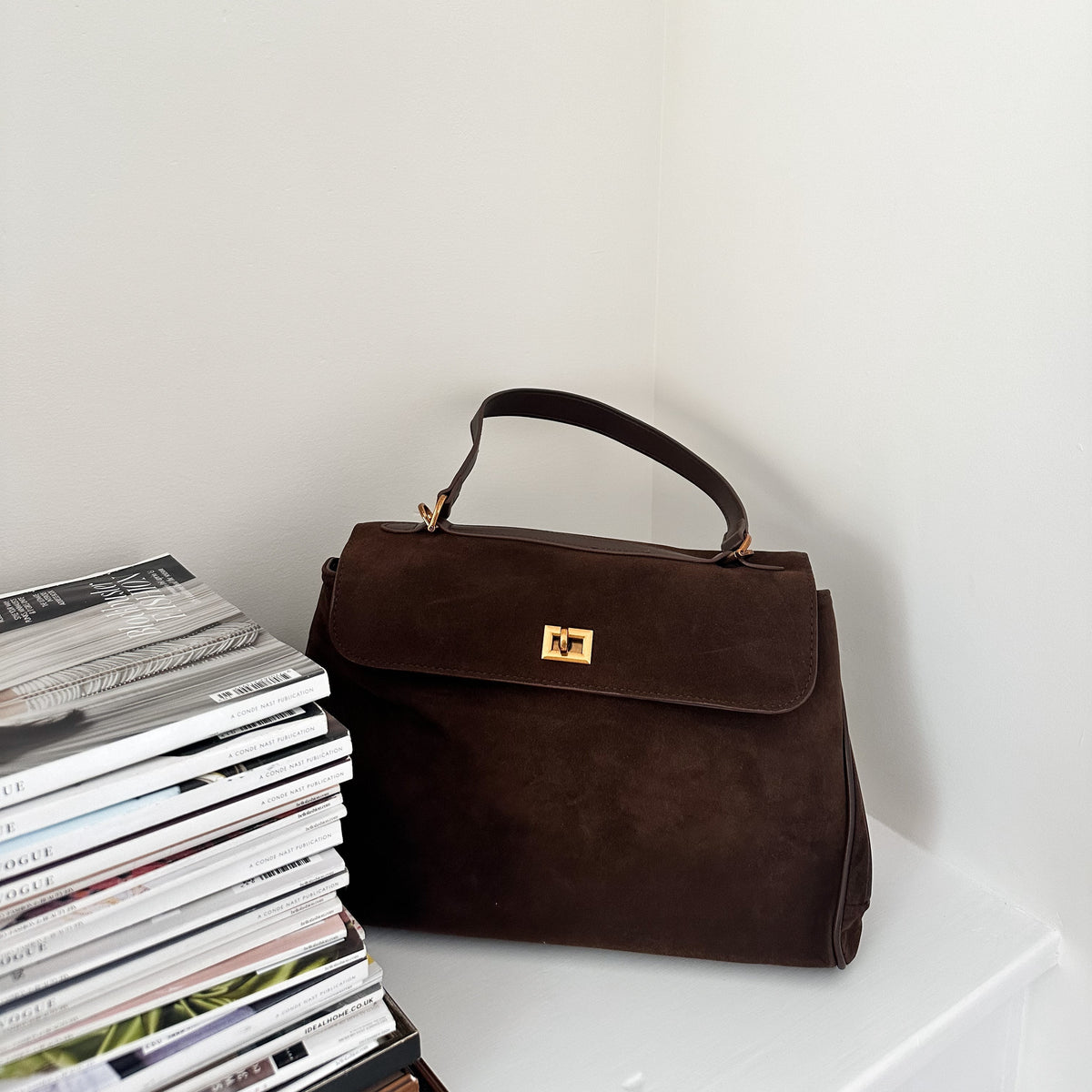 Bolso de Mano con Detalles Dorados — Clara