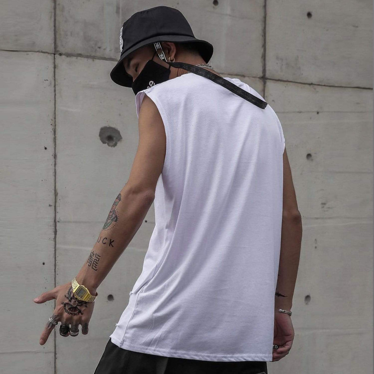 Camiseta WLS Sin Mangas Rota con Agujeros
