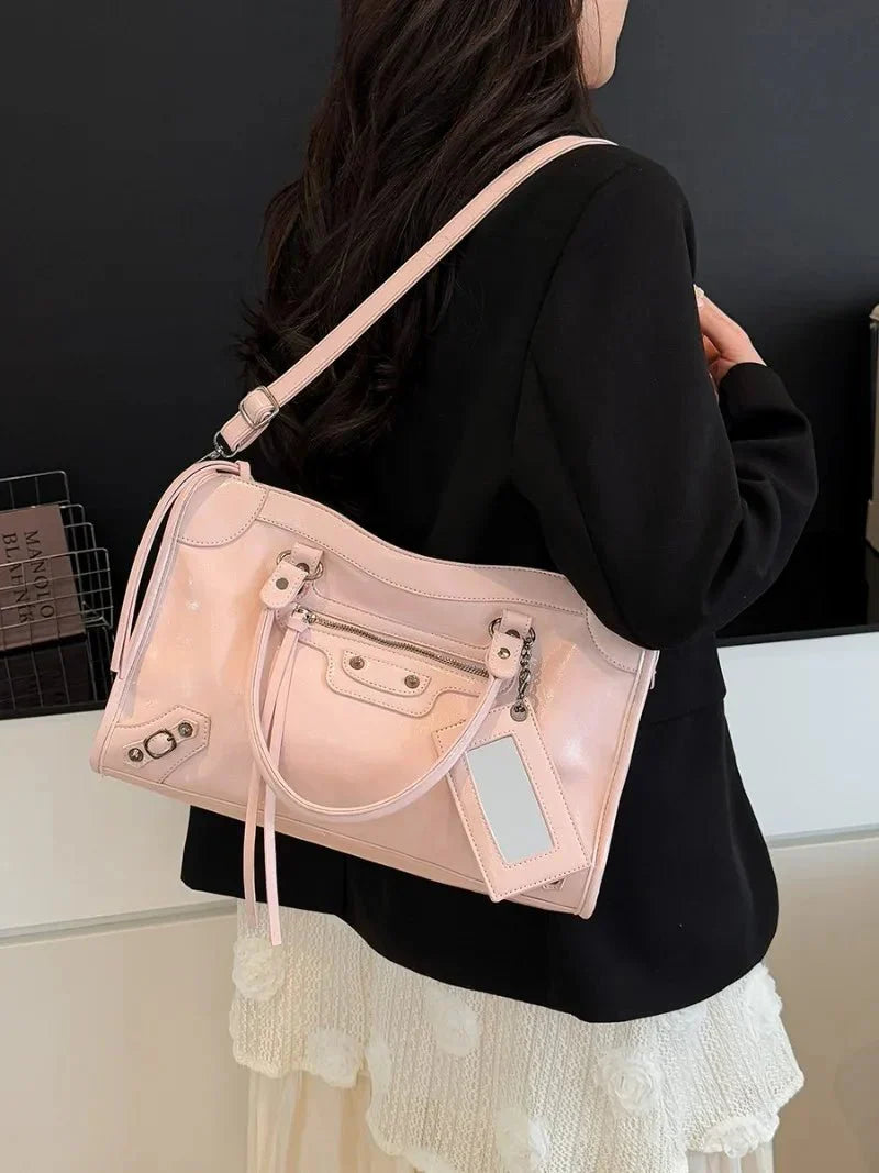 Carmela - Bolso Elegante con Interior Espacioso y Diseño Minimalista